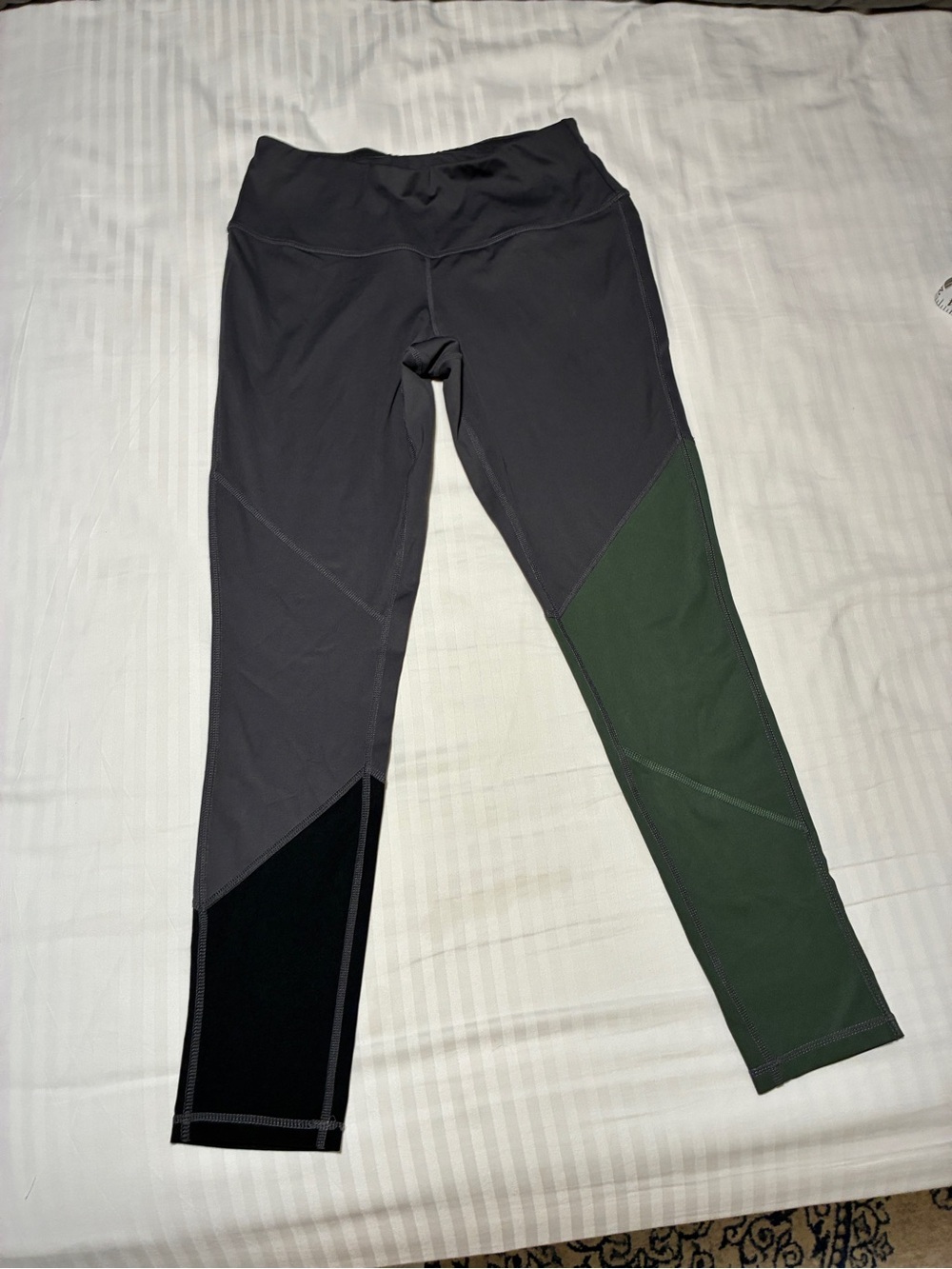 Royal Robbin’s Two-Tone Active Leggings - Gray with Green and Black Panels